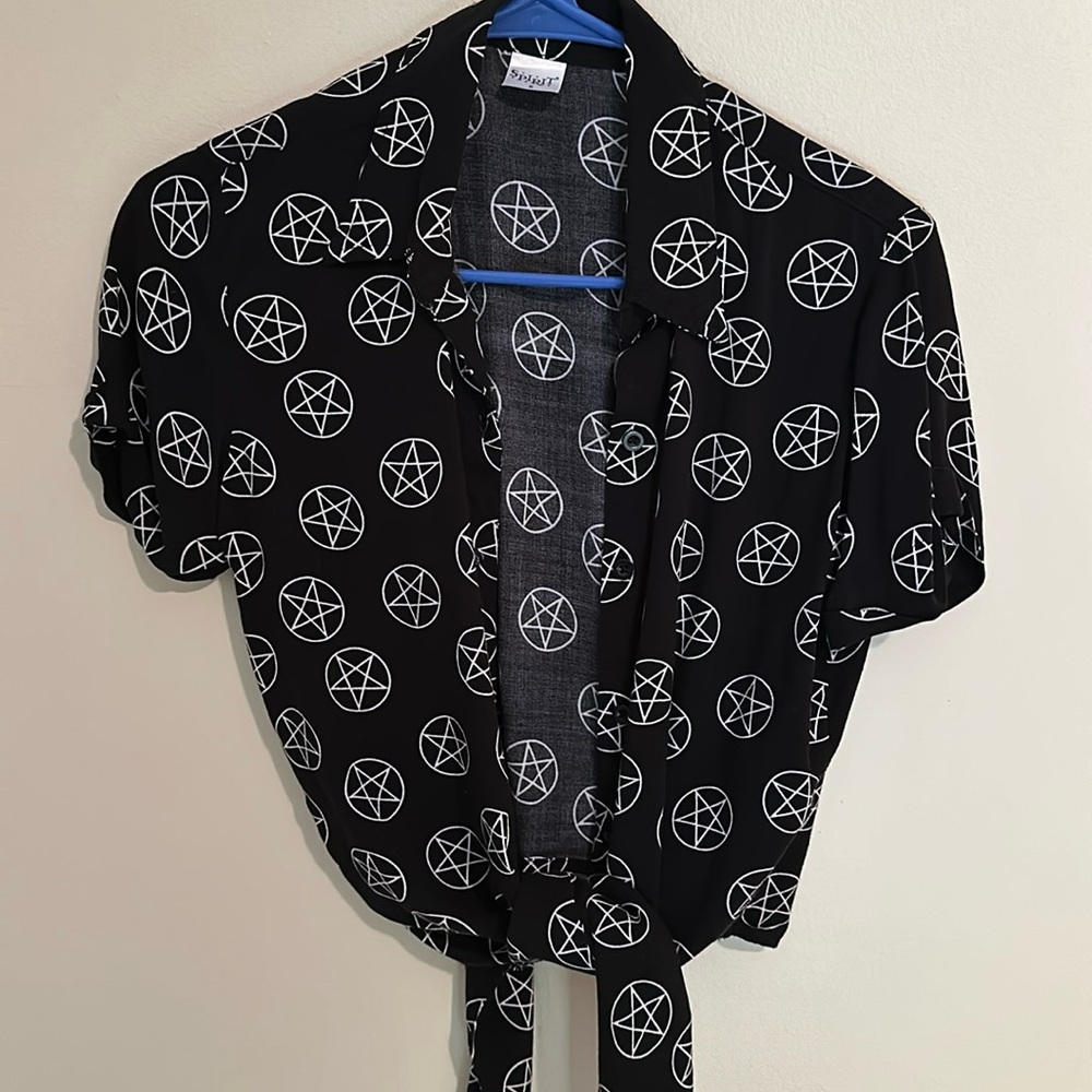 Spirit Halloween Woman’s button up spooky crop top Size Small